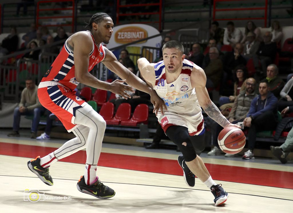 Nell'anticipo di Cividale, la Novipiù è sotto 54-28 alla fine del primo tempo